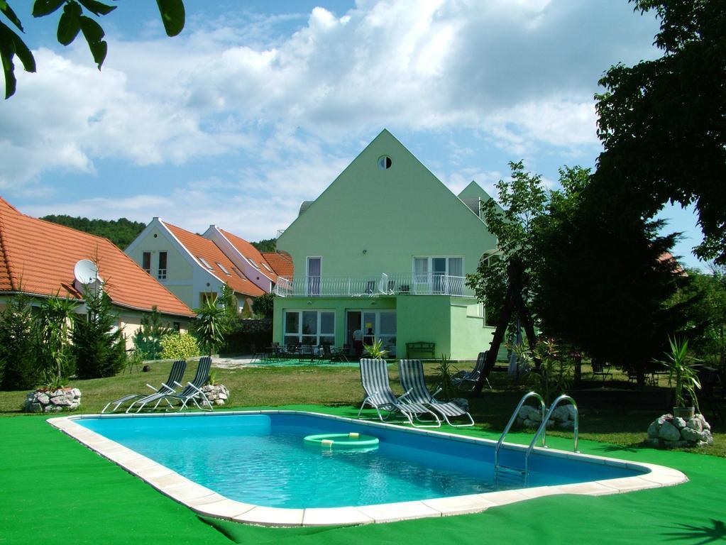 Zoldhaz Bio Panzio Hotel Gyenesdias Exterior photo